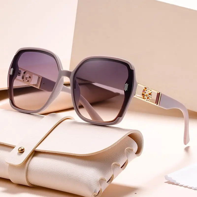 Fashion Square Frame Sunglasses Anti-UV Travel Accessories Popular Sunglasses Beach Eye Protection Shades Glasses Summer Decor